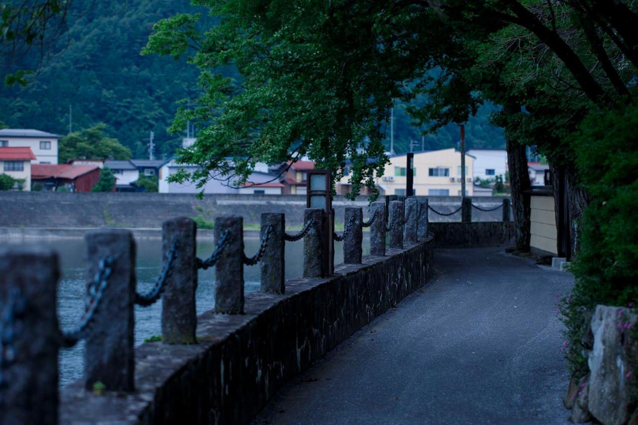 Busuitei Hida Bagian luar foto